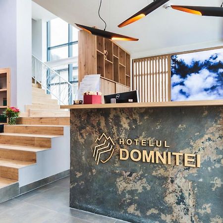 Hotel Domnitei Călimăneşti エクステリア 写真