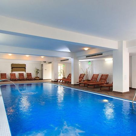 Hotel Domnitei Călimăneşti エクステリア 写真