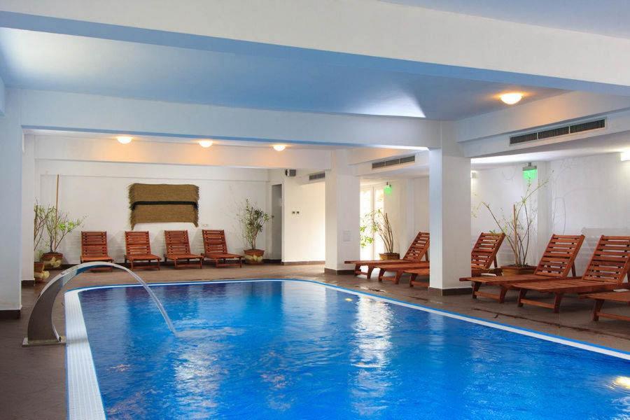Hotel Domnitei Călimăneşti エクステリア 写真