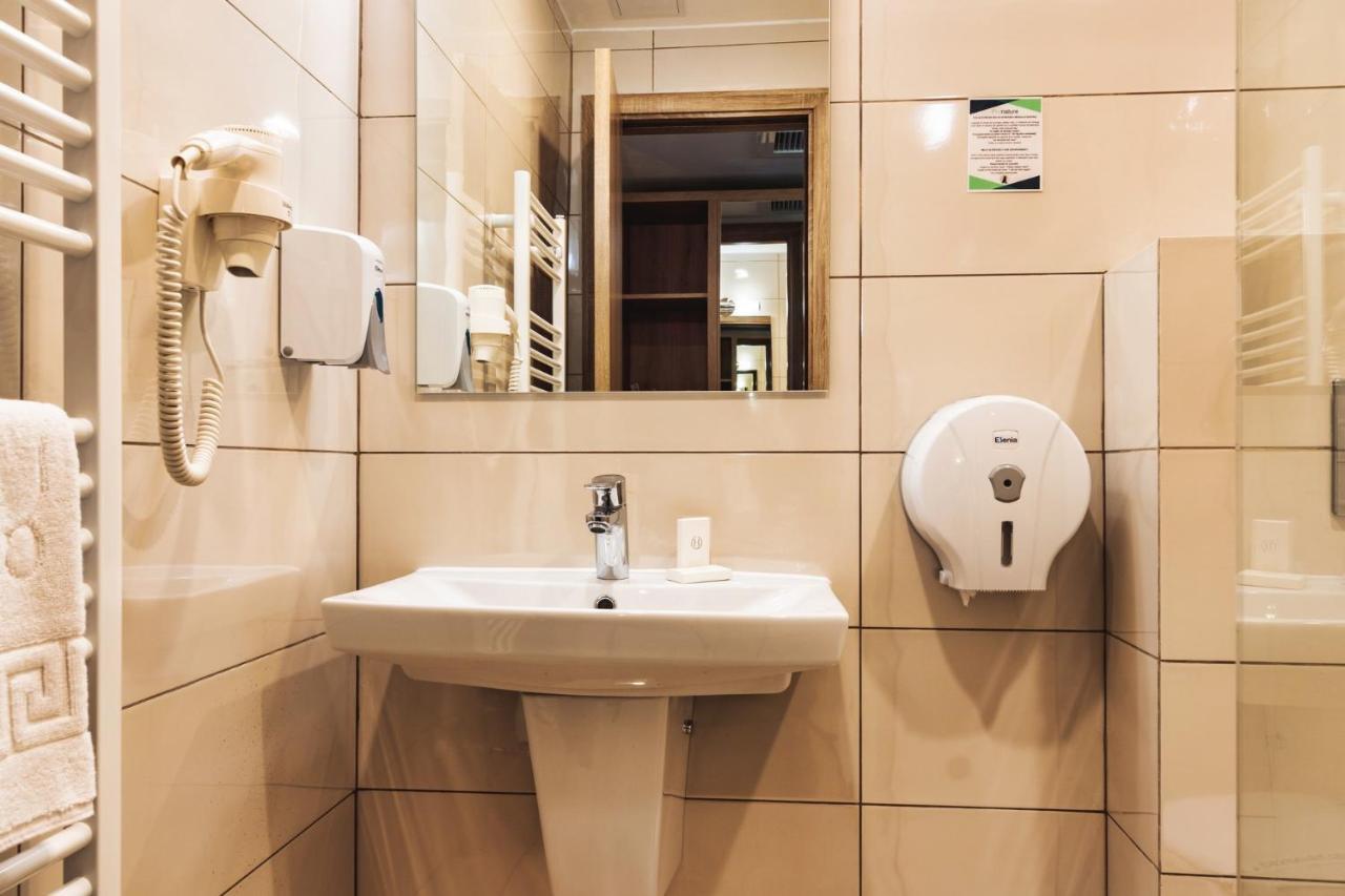 Hotel Domnitei Călimăneşti エクステリア 写真