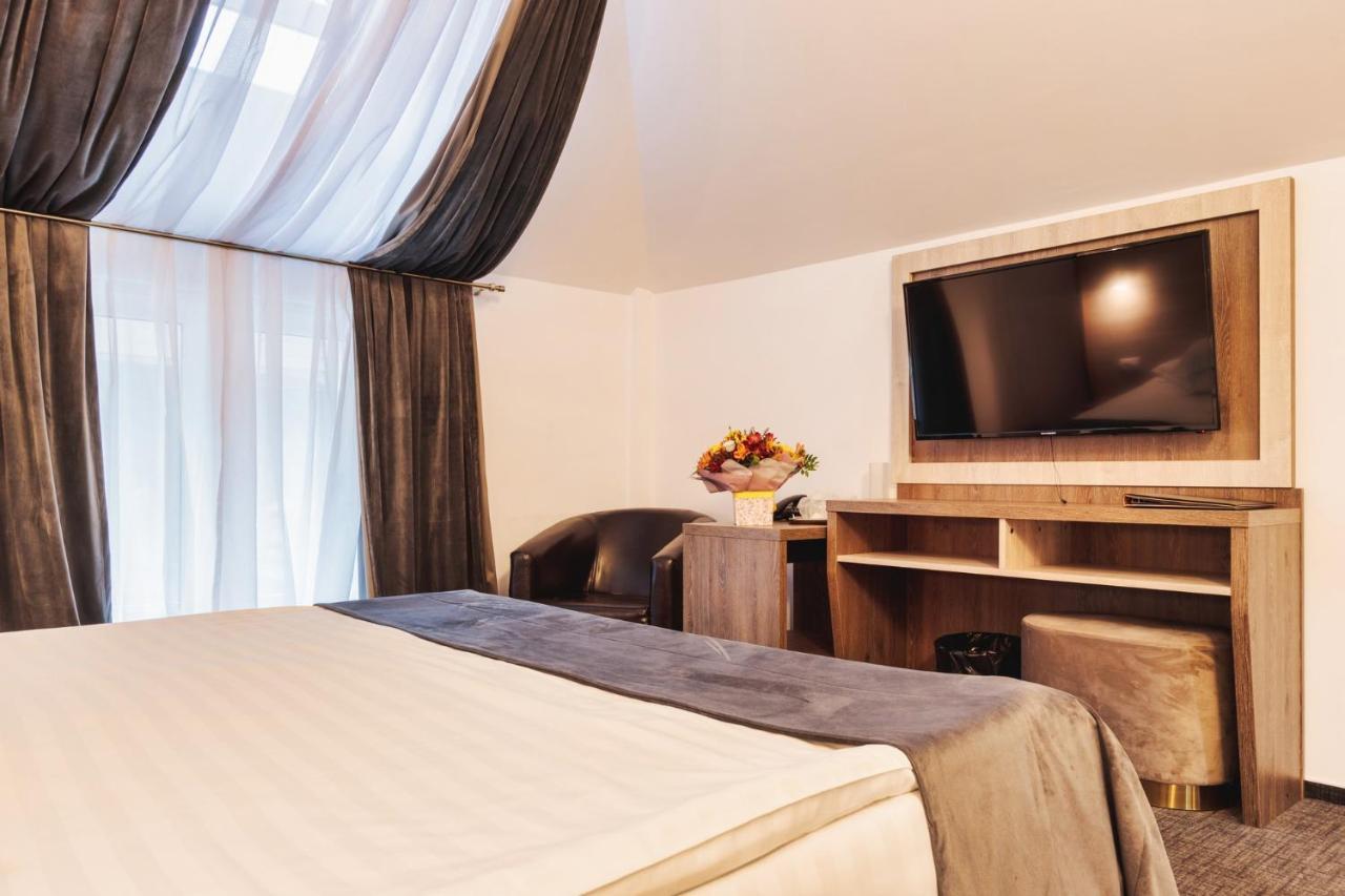 Hotel Domnitei Călimăneşti エクステリア 写真