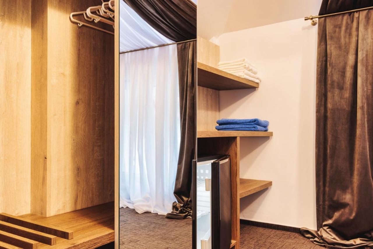 Hotel Domnitei Călimăneşti エクステリア 写真