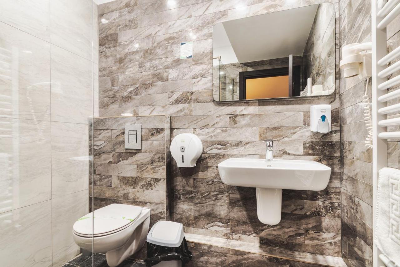 Hotel Domnitei Călimăneşti エクステリア 写真