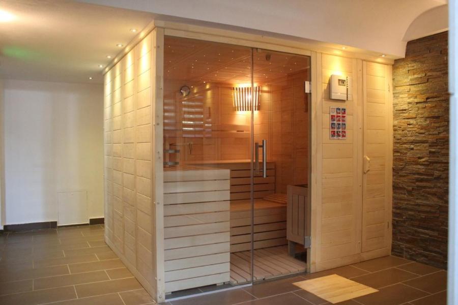 Hotel Domnitei Călimăneşti エクステリア 写真