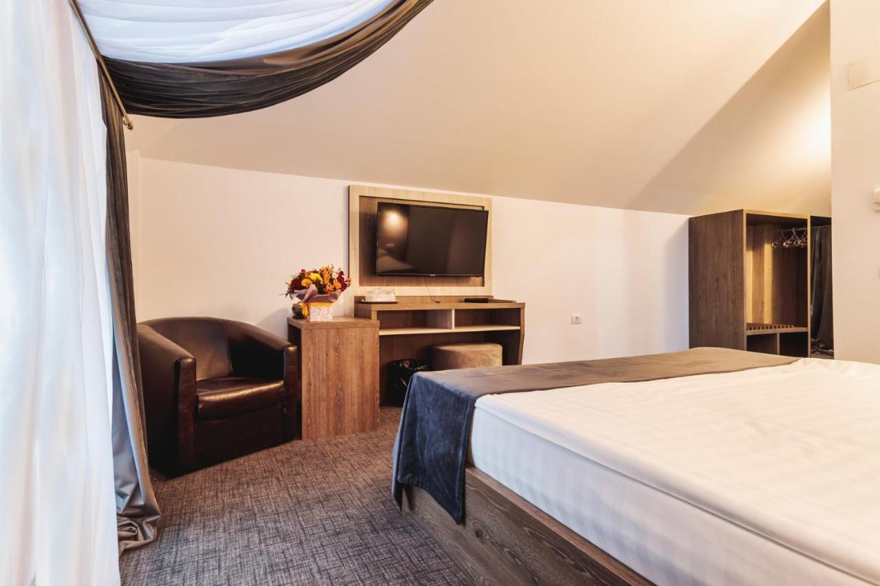 Hotel Domnitei Călimăneşti エクステリア 写真