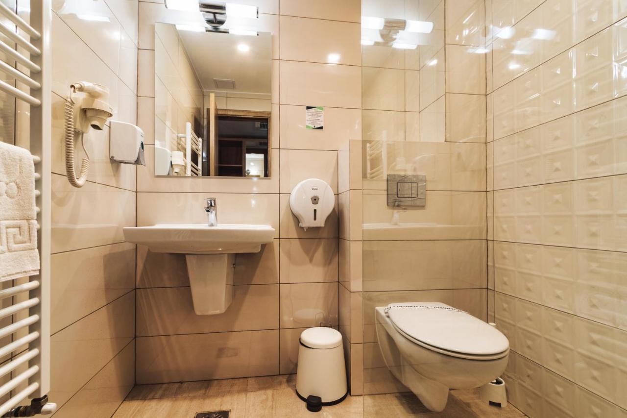 Hotel Domnitei Călimăneşti エクステリア 写真