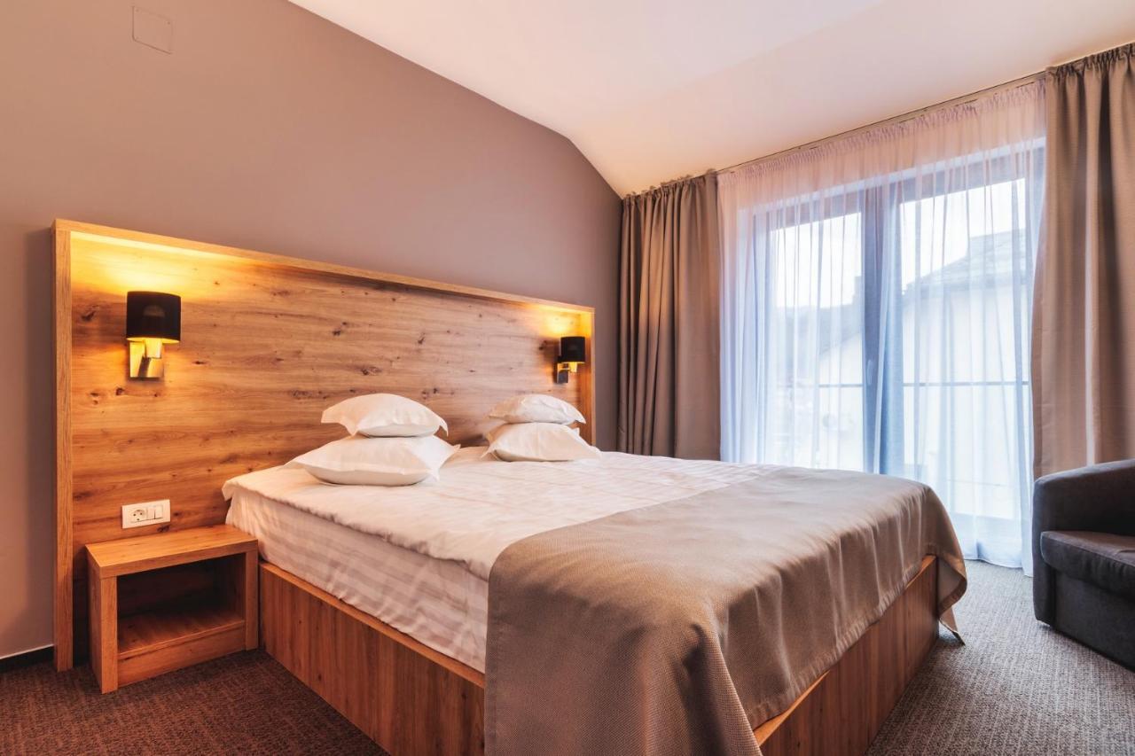 Hotel Domnitei Călimăneşti エクステリア 写真