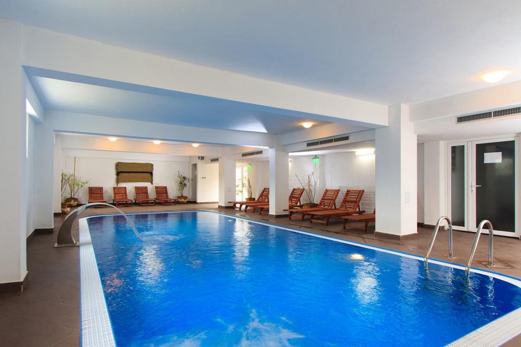 Hotel Domnitei Călimăneşti エクステリア 写真